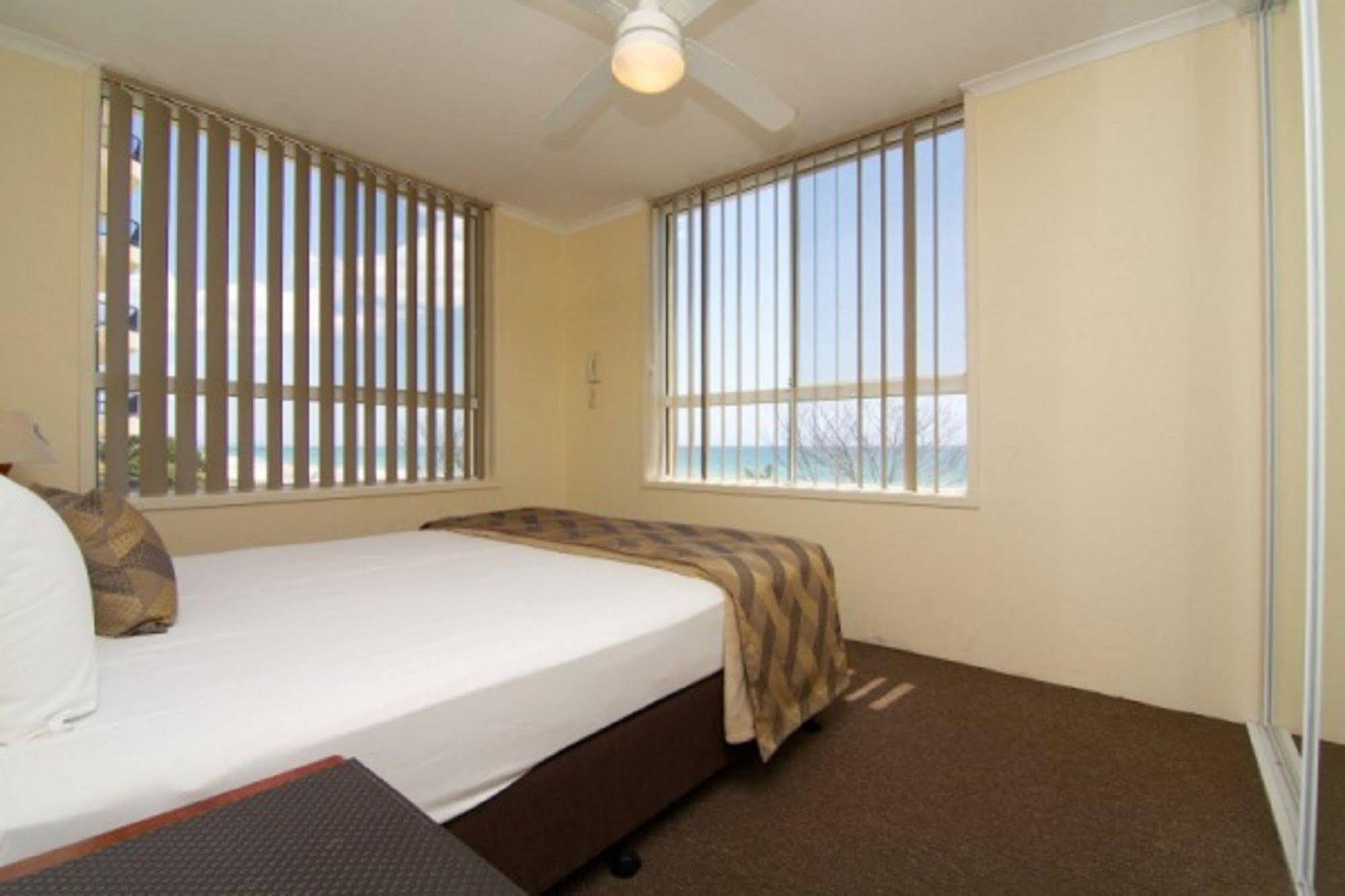 Crystal Beachfront Apartments Gold Coast Eksteriør bilde